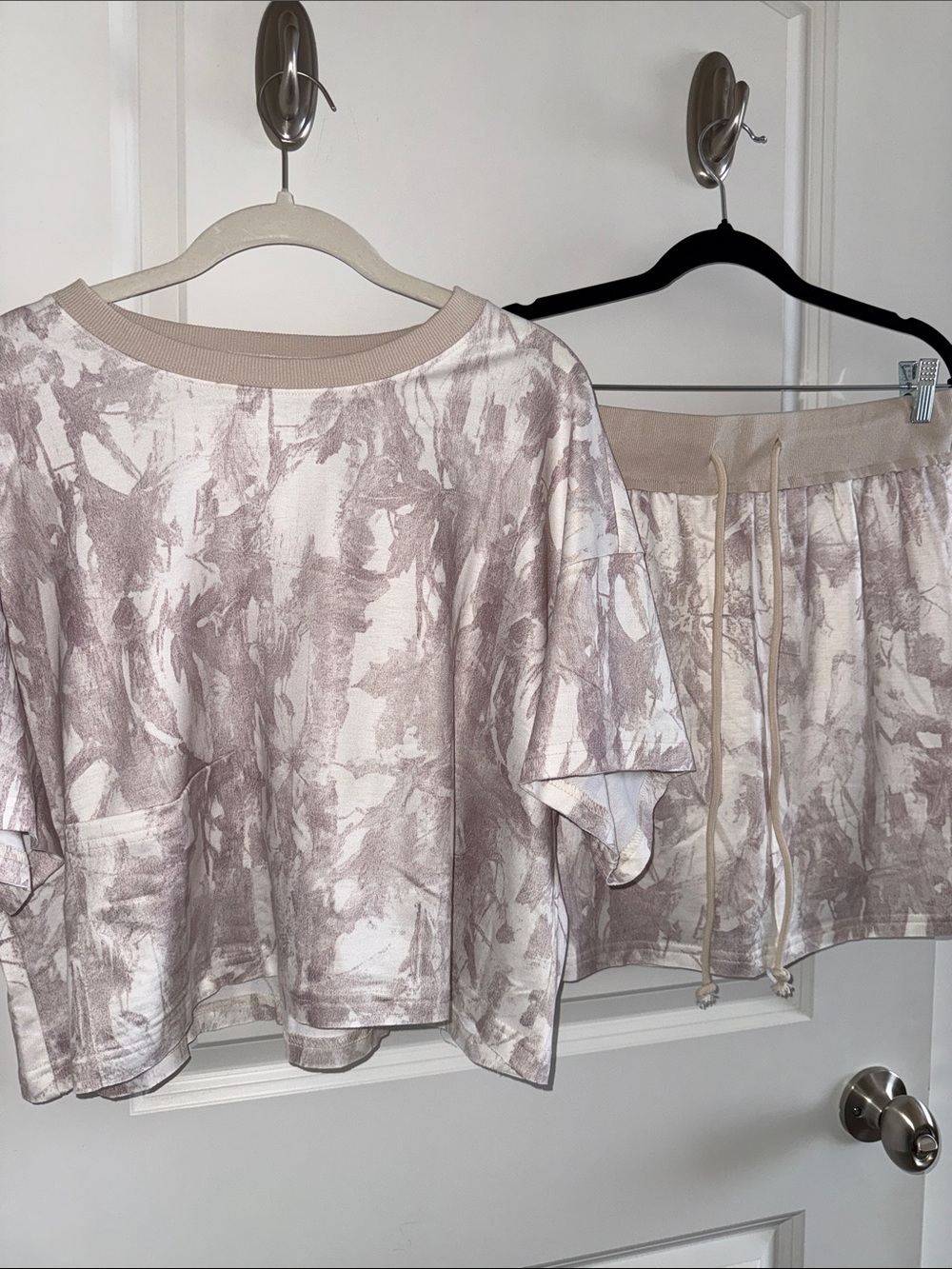 Two-Piece Lounge Set in Dusty Mauve Marble Print